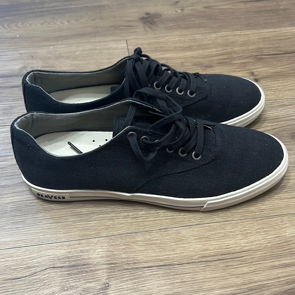 SeaVees men’s shoes 10.5. Great condition!